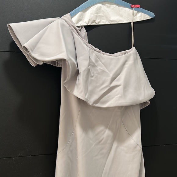 Light grey long formal dress one shoulder - Picture 2 of 2